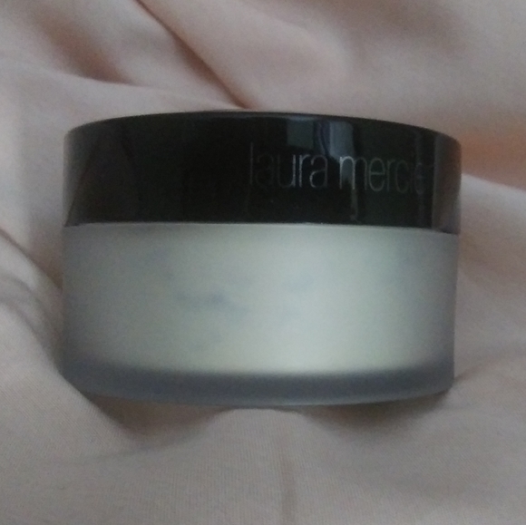 LauraMercier+Puff Setting Power - Picture 6 of 10